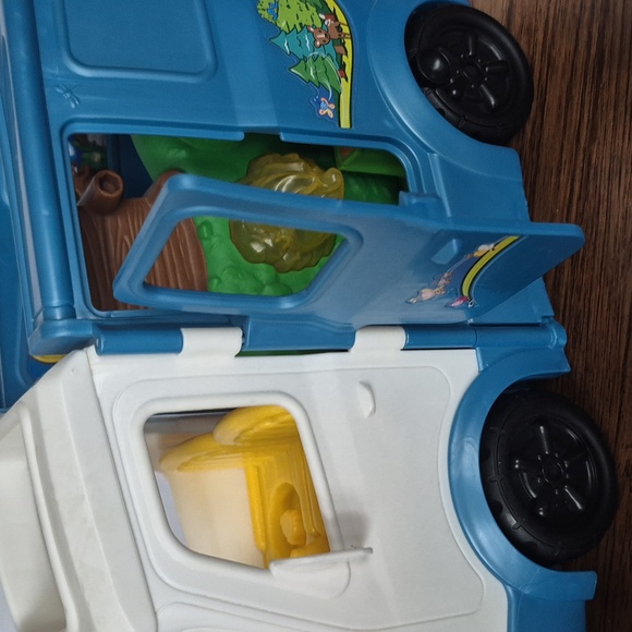 Fisher-Price Blue and White Adventure Bus with Figures And A Horse Gently Used .